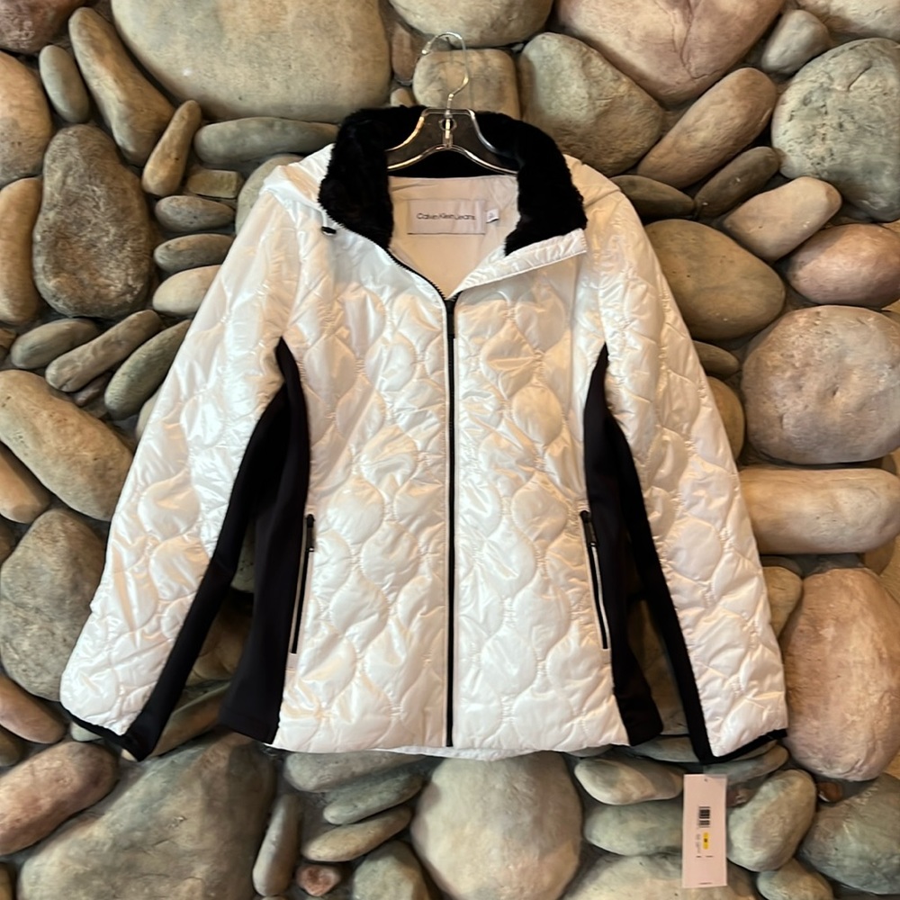 NWT Calvin Klein Jeans Lightweight Puffer Jacket - Size Medium